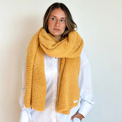Grote teddy sjaal – blauw / ecru / mosterdgeel